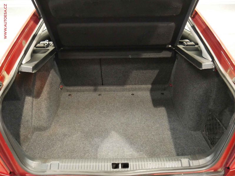 Škoda Octavia (2003) 1.6 MPi, 2.maj,ČR - fotka 7 z 13
