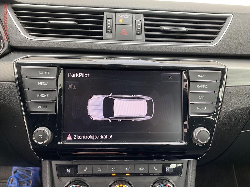Škoda Superb (2015) 2.0 TDI 4x4, ČR, DSG, bixen - fotka 13 z 19
