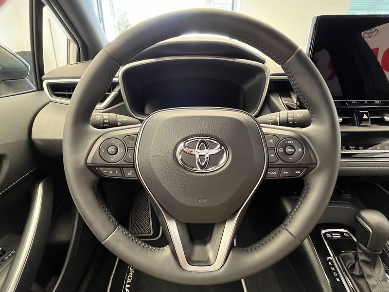 Toyota Corolla TS 1.8L Hybrid CVT Style - fotka 11 z 24