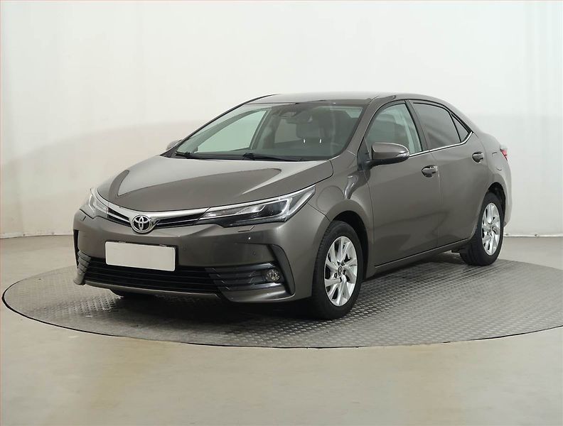 Toyota Corolla (2017) 1.6 Valvematic, ČR,1.maj - fotka 2 z 14