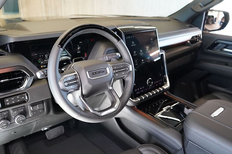 GMC Yukon (2026) Denali 6.2 V8 - fotka 16 z 59