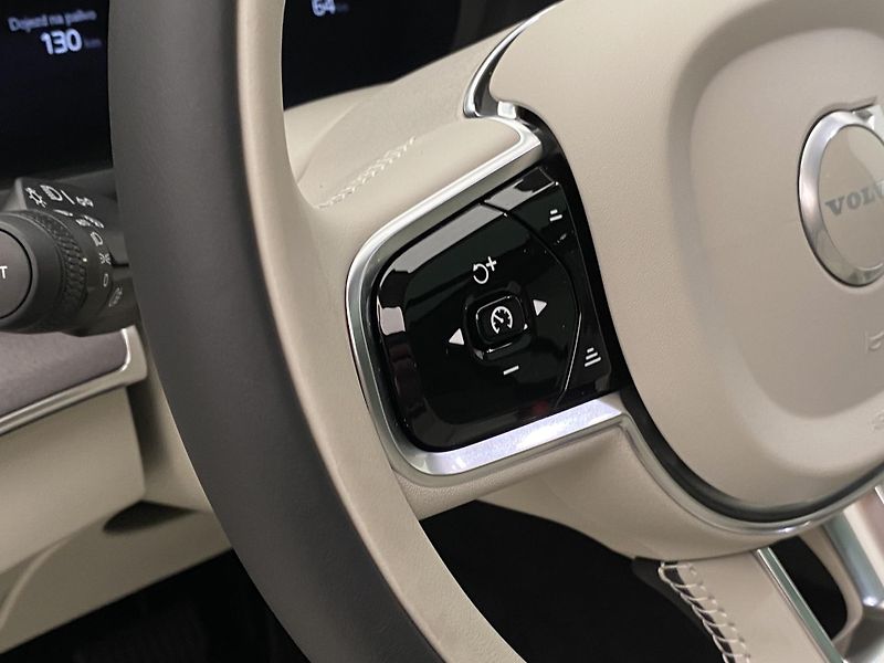Volvo XC90 (2026) T8 AWD RECHARGE DARK ULTRA - fotka 29 z 74