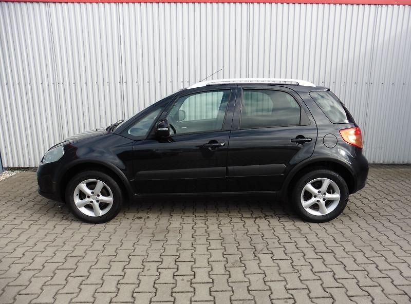 Suzuki SX4 1,6 VVTi Style 4x4 Navi 1.maj. - fotka 3 z 16
