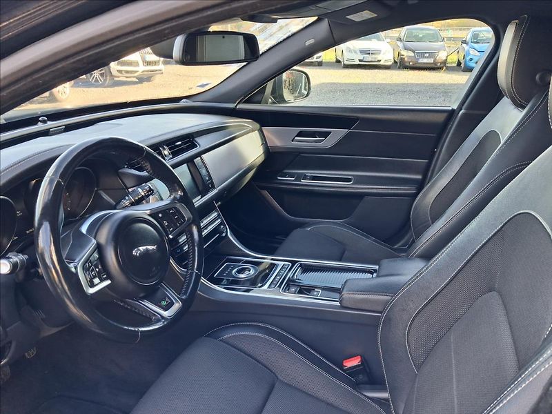 Jaguar XF 2,0 177kw, R-Sport - fotka 13 z 16
