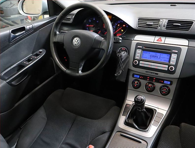 Volkswagen Passat (2007) Business 2.0 TDI, po STK - fotka 7 z 21