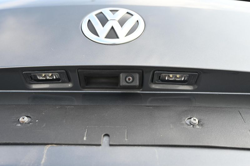 Volkswagen Touran 2.0TDI 103KW Match 7Míst 11/12 - fotka 35 z 49