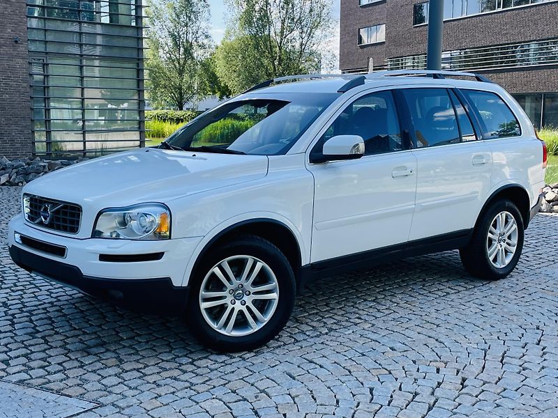 Volvo XC90 2.4D5 4x4 AUT VÝHŘEV SENZORY - fotka 3 z 44