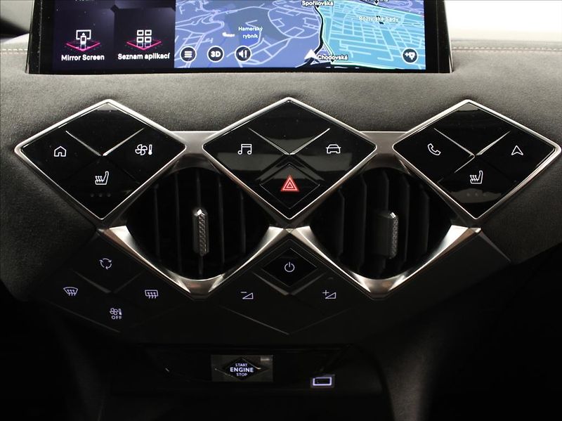 DS Automobiles DS3 Crossback 1,2 Hybrid 145k. Performace ČR - fotka 22 z 24