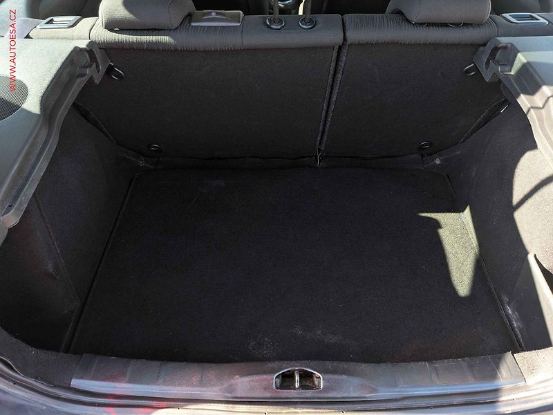 Citroën C4 (2008) 1.4 16V, ČR, AC, park.asist - fotka 7 z 15