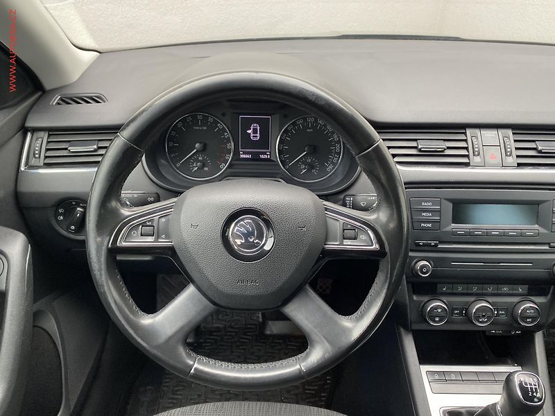 Škoda Octavia (2014) 2.0TDi, ČR, Elegance, bixen - fotka 11 z 18