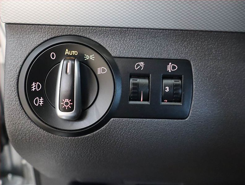 Volkswagen Touran (2013) 2.0 TDI, Navi, Tempomat - fotka 20 z 21