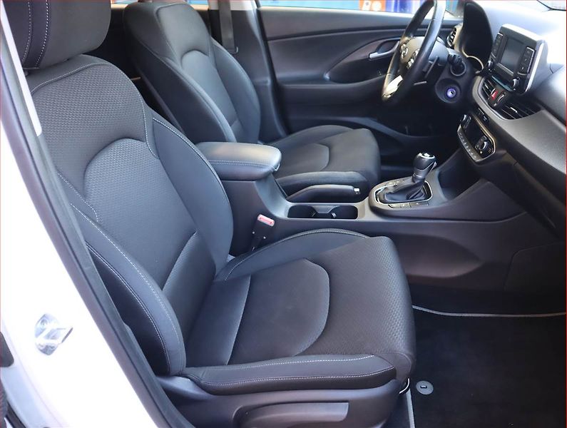 Hyundai i30 (2018) Family 1.4 T-GDI, Automat - fotka 9 z 20