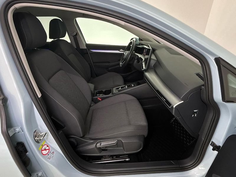 Volkswagen Golf Life DSG - fotka 9 z 29