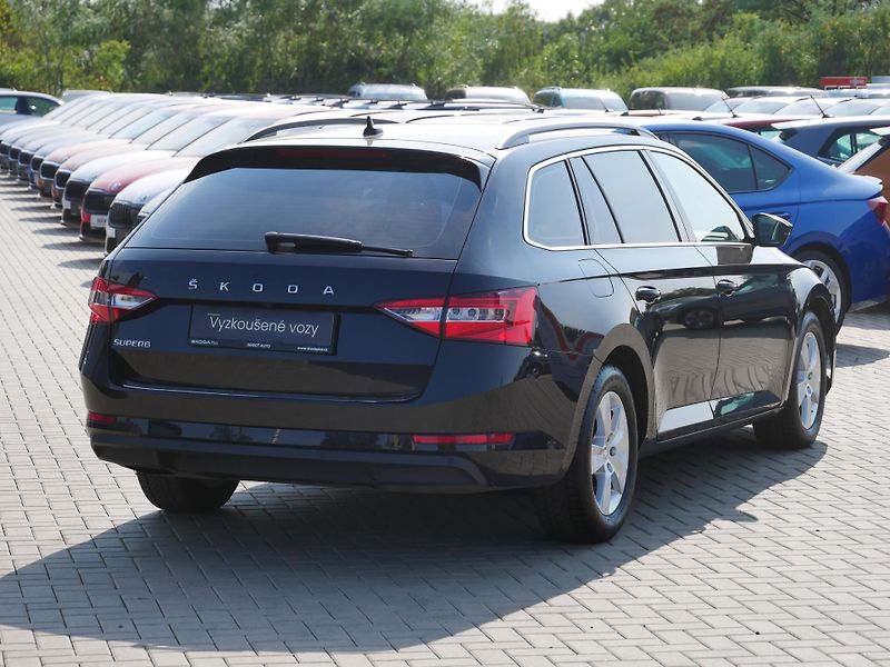 Škoda Superb - fotka 2 z 24