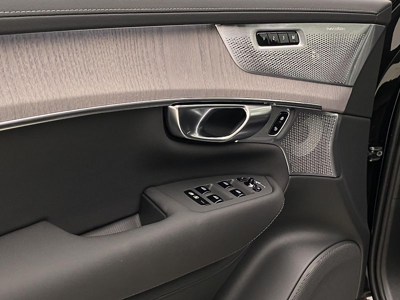 Volvo XC90 (2026) T8 AWD RECHARGE DARK ULTRA - fotka 32 z 76