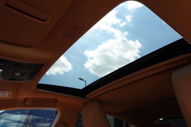 Lexus ES 300h ES300h 2,5HSD Prestige Top - fotka 34 z 39