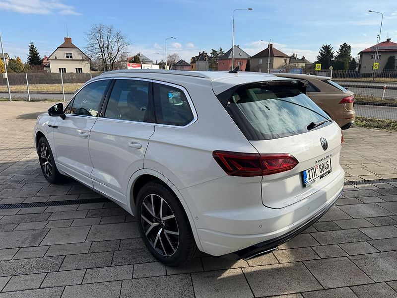 Volkswagen Touareg R-line  210kW Tažné - fotka 3 z 22