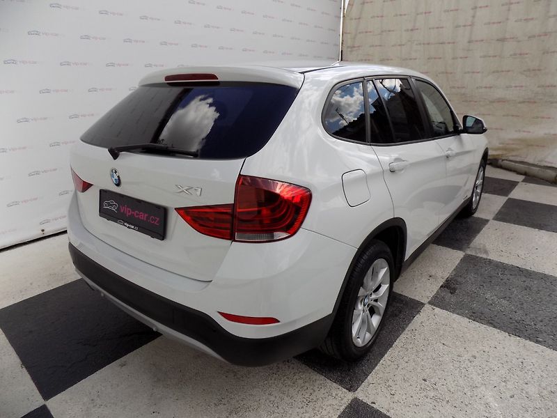 BMW X1 (2012) 18d/xDrive/Bi-xenon/ČR/ - fotka 7 z 35