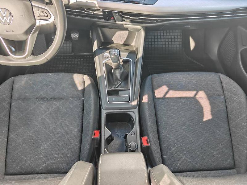 Volkswagen Golf Life 6G 1,5TSi - fotka 9 z 21