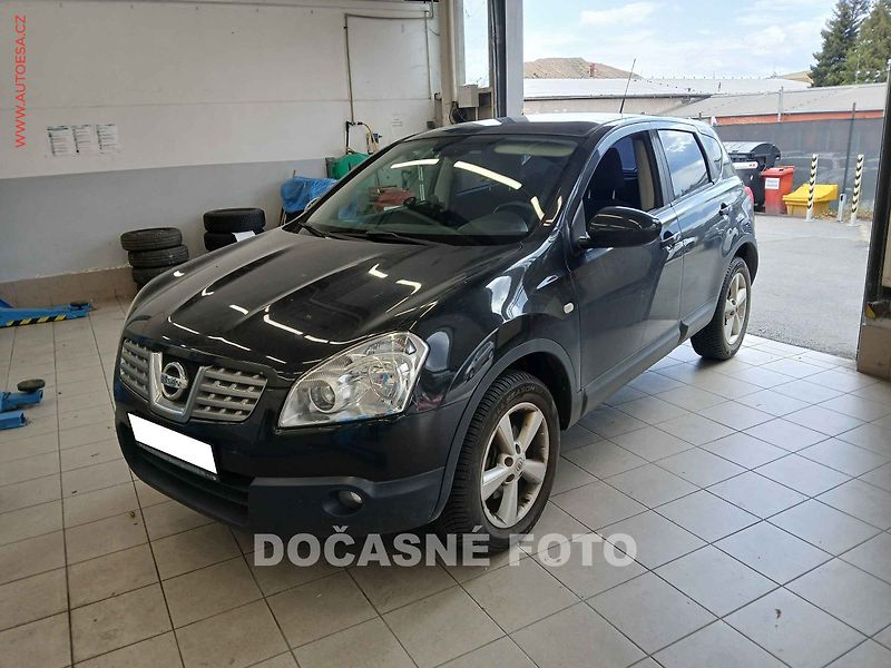 Nissan Qashqai (2010) 2.0 D 4x4, 2.maj,ČR, I-Way - fotka 1 z 3
