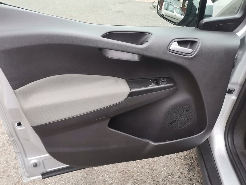 Ford Tourneo Courier 1.0i EB 74kw Winter Paket - fotka 8 z 26
