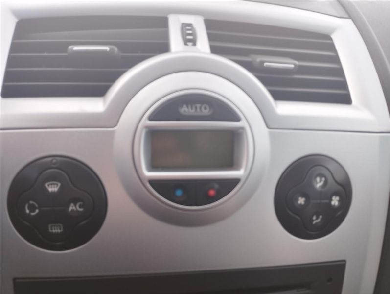 Renault Mégane 1,6 i 82KW - fotka 12 z 16