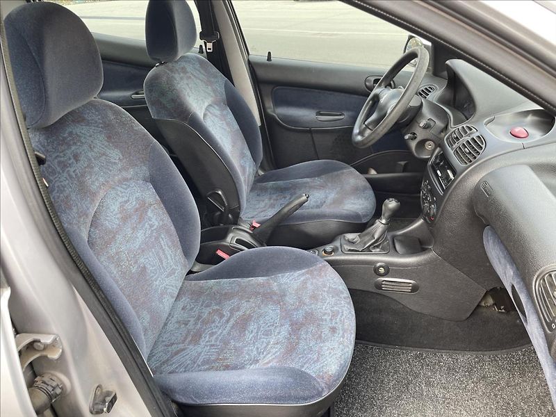Peugeot 206 1,4i 55kW*tažné*Zachovalé auto - fotka 25 z 36