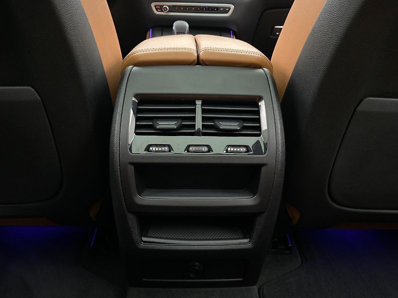 BMW X5 30d xDrive M-Paket REZERVACE - fotka 31 z 75