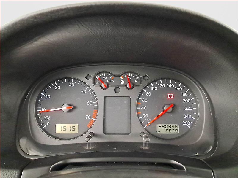 Volkswagen Golf (1998) 1.6, po STK, Klima - fotka 11 z 14