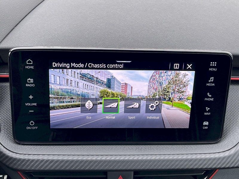 Škoda Scala (2026) 1.5 TSI 110 kW Monte Carlo - fotka 17 z 35