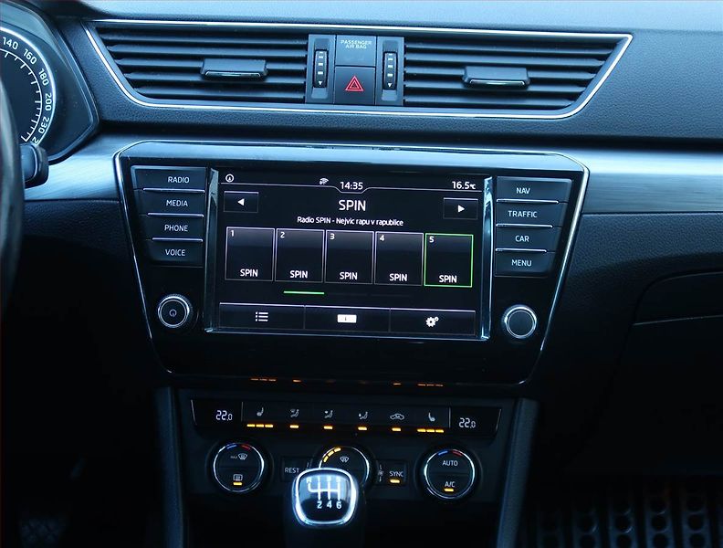 Škoda Superb (2016) Style Plus 2.0 TDI, Navi - fotka 12 z 26