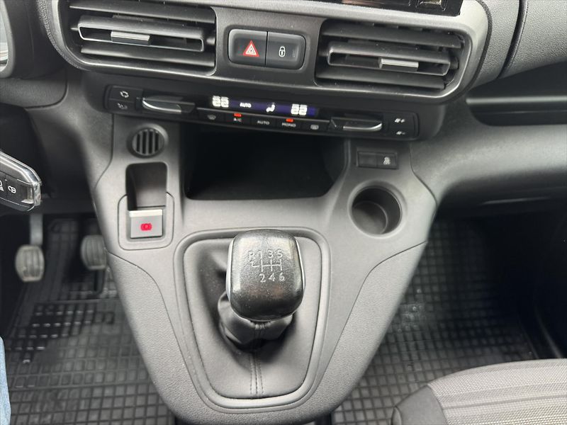 Opel Combo 1,5 TDCi, ELEGANCE, 5 míst - fotka 23 z 25