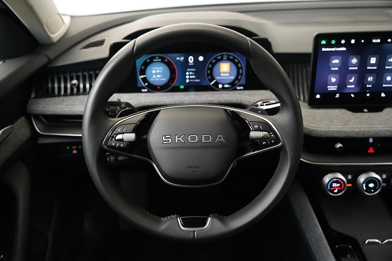 Škoda Superb - fotka 18 z 26