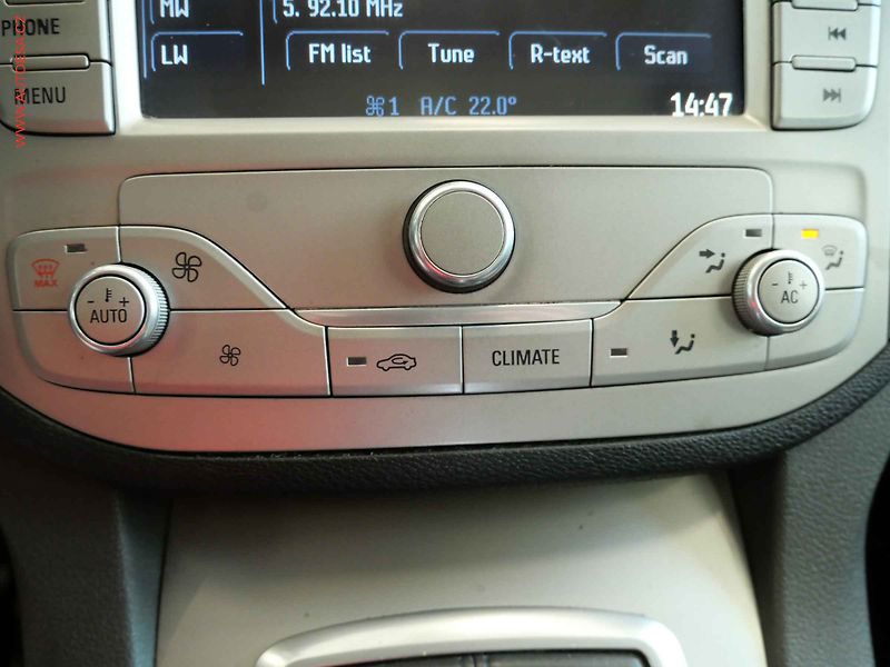 Ford Kuga (2011) 2.0 TDCi 4x4, Navigace - fotka 20 z 22
