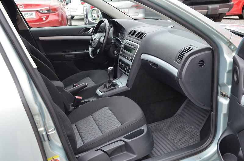 Škoda Octavia (2009) 1.6 MPi 75kW Ambition / ČR - fotka 16 z 31