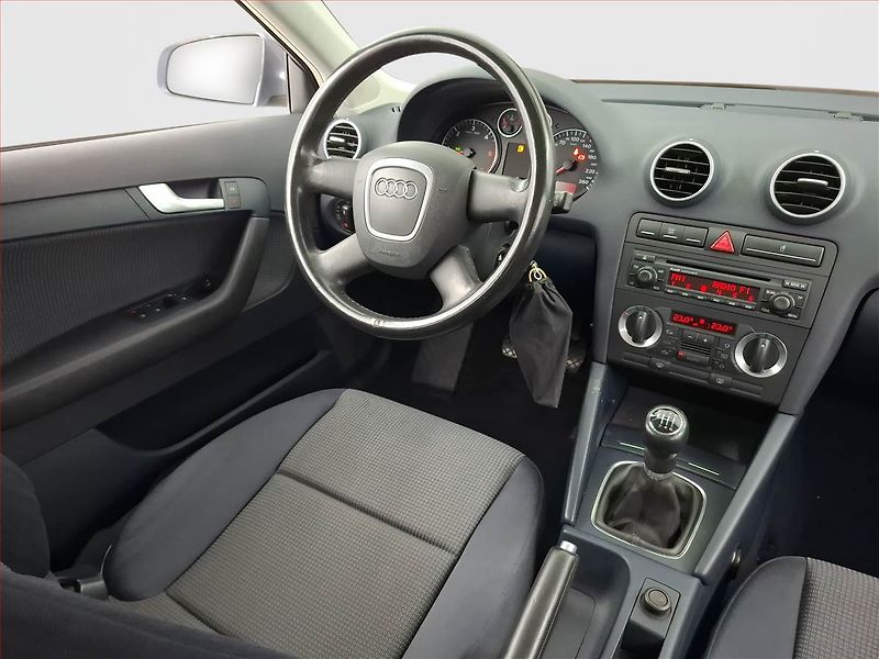 Audi A3 (2004) 2.0 TDI, nová STK, rezervace - fotka 7 z 14