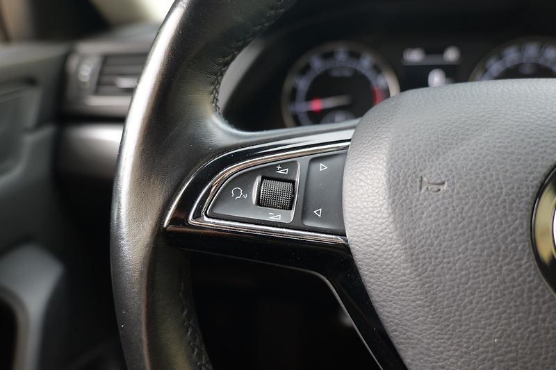 Škoda Superb 1.4 TSI DAB 19 Tažné - fotka 22 z 35