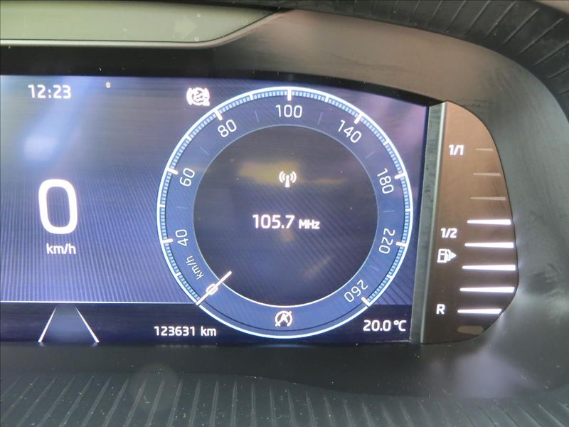 Škoda Octavia 2,0 TDI Ambition DSG LED ČR - fotka 22 z 24