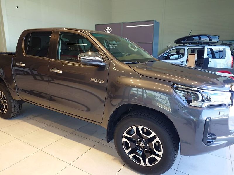 Toyota Hilux Executive MHEV - fotka 10 z 12