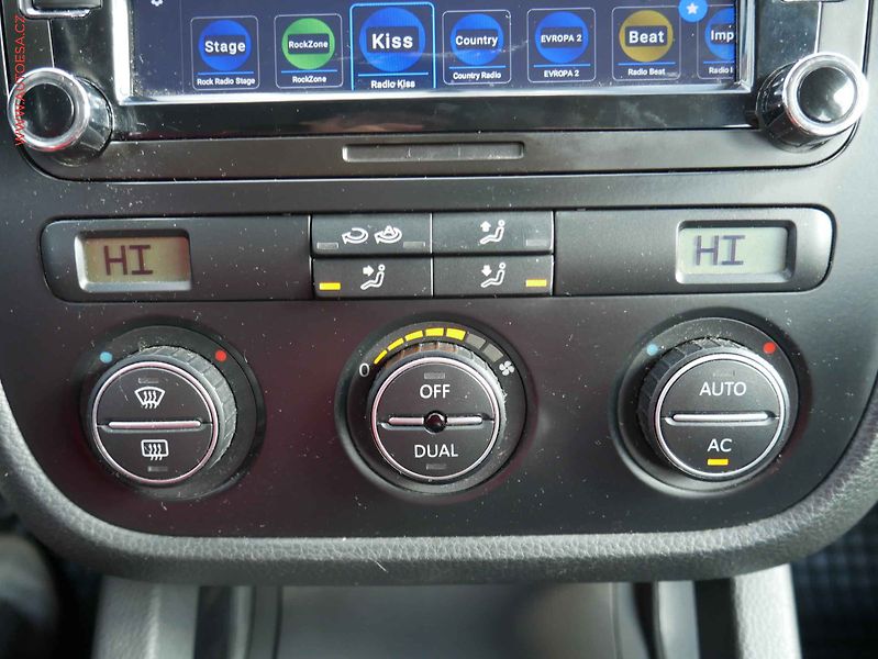 Volkswagen Golf (2009) 1.9 TDi, ČR, Trendline, TZ - fotka 16 z 17
