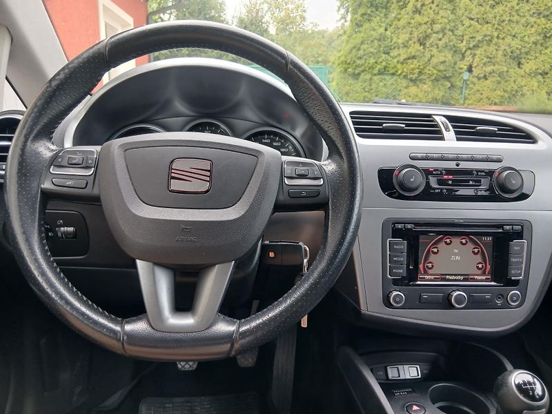 Seat Leon 1.4 TSi ČR - fotka 17 z 34