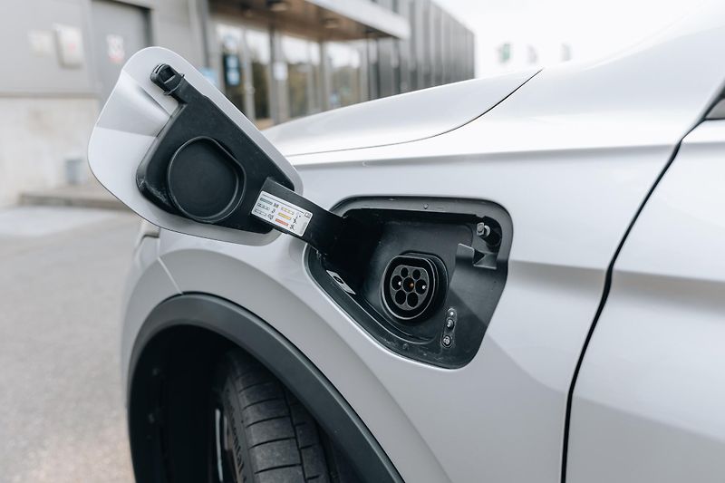 Volkswagen Tiguan (2022) VW Tiguan R-Line eHybrid - fotka 12 z 23