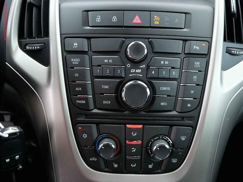 Opel Astra (2011) 1.4 i, AC, výhřev sed - fotka 16 z 19