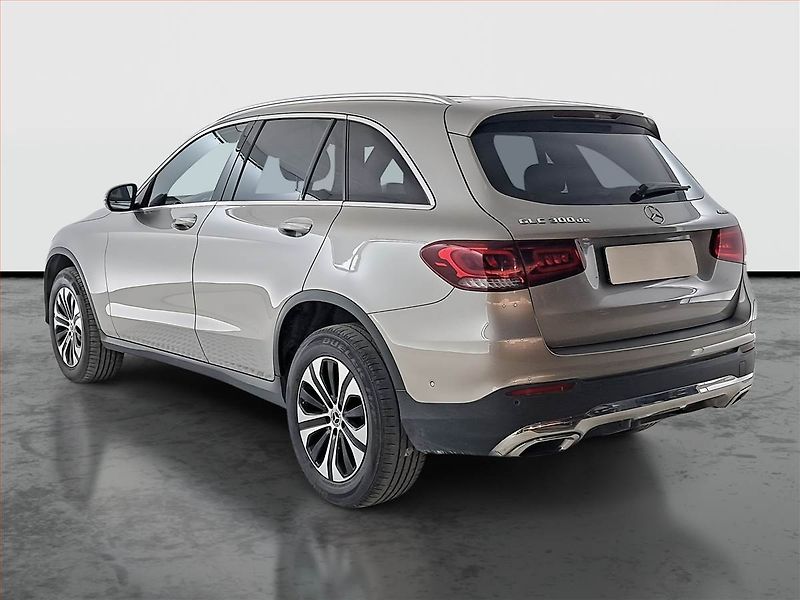 Mercedes-Benz GLC (2022) 300 de 4MATIC - fotka 4 z 23