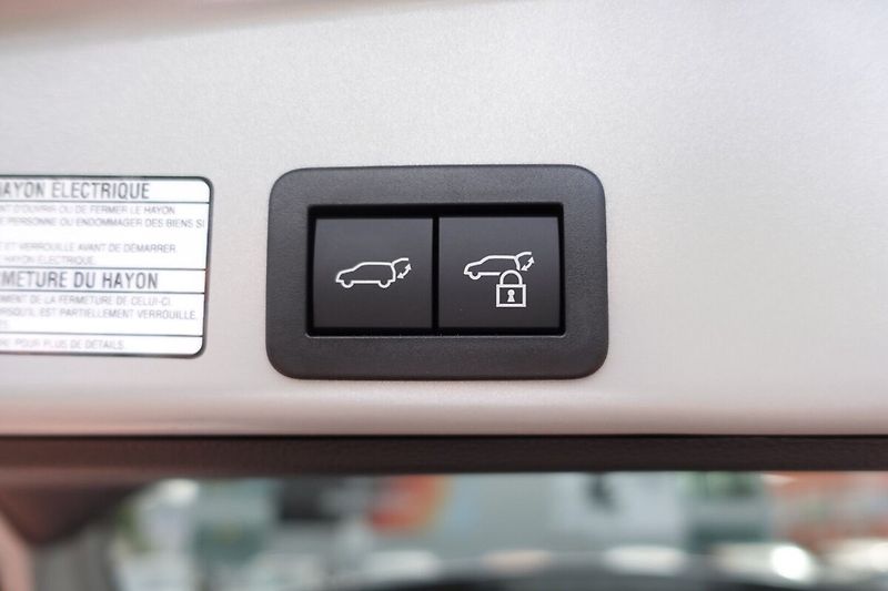 Toyota Yaris Cross 1,5 HEV Executive Tech VIP - fotka 15 z 36