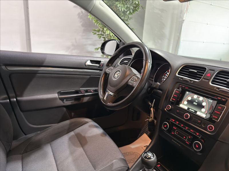 Volkswagen Golf 1,4   TSI STYLE BI-XEN NAVI - fotka 20 z 34