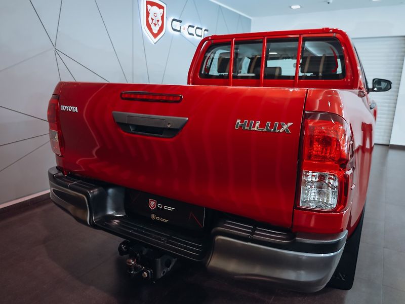 Toyota Hilux 2.4 D-4D Double Cab 4x4 Live - fotka 6 z 30