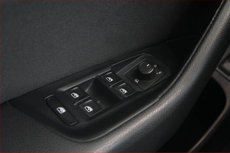 Volkswagen Passat (2015) 1.6 TDI, Navi, Tempomat - fotka 16 z 17