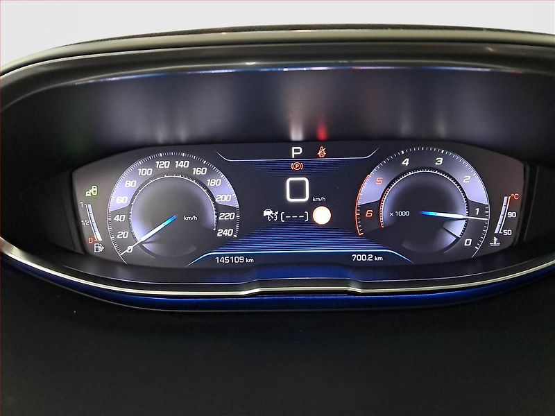 Peugeot 3008 (2018) 2.0 BlueHDi, Automat - fotka 11 z 18