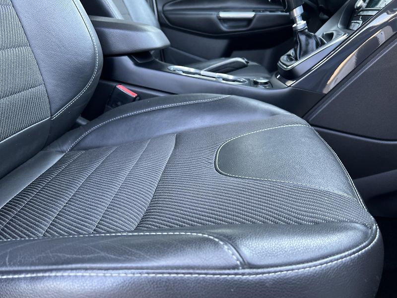 Ford Kuga 2.0TDCi 4x4 TAŽNÉ TEMPOMAT  - fotka 27 z 31